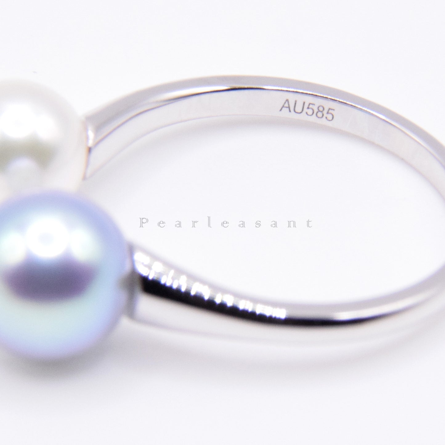 Madama Blue and White Bicolor 5-star Grade Akoya Pearl Essential Ring (Pre-order)