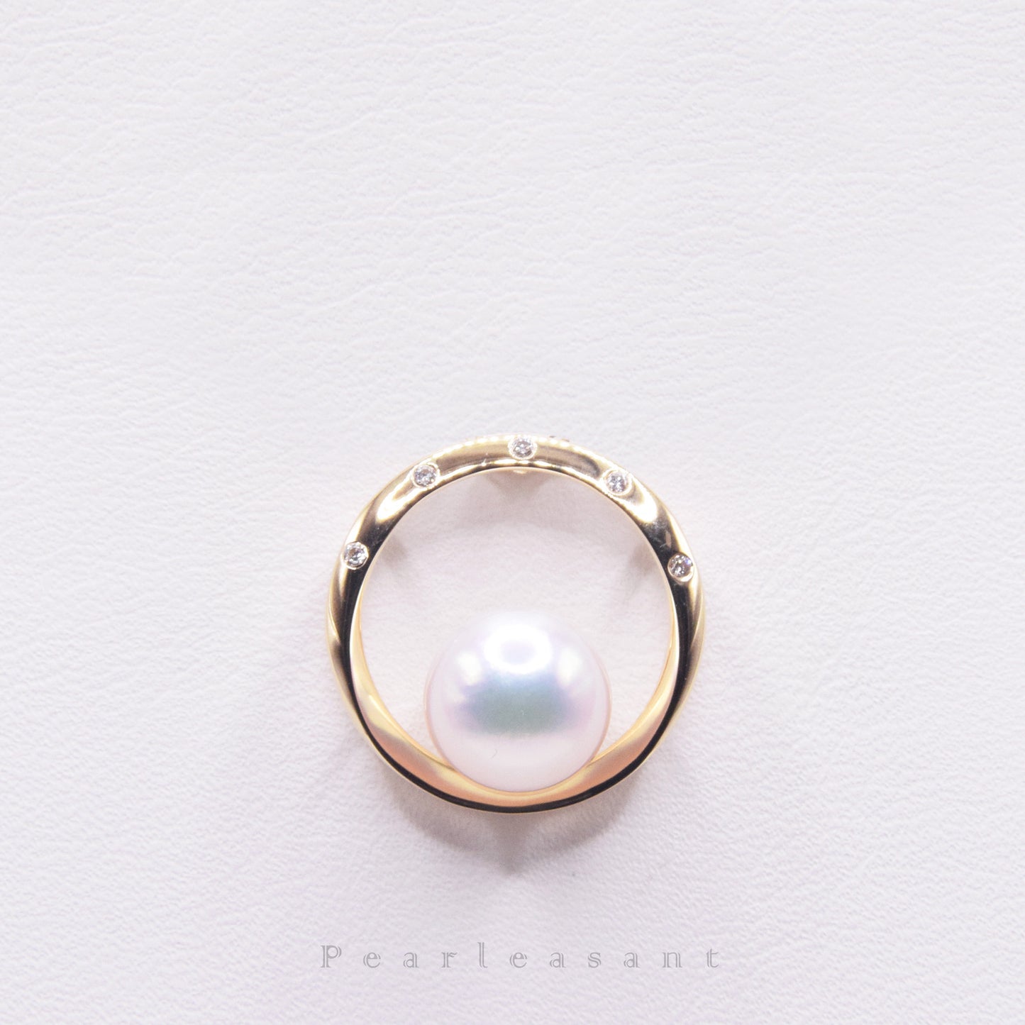 Hanadama Grade 8.5-9.0mm White Akoya Pearl Circle Diamond Pendant