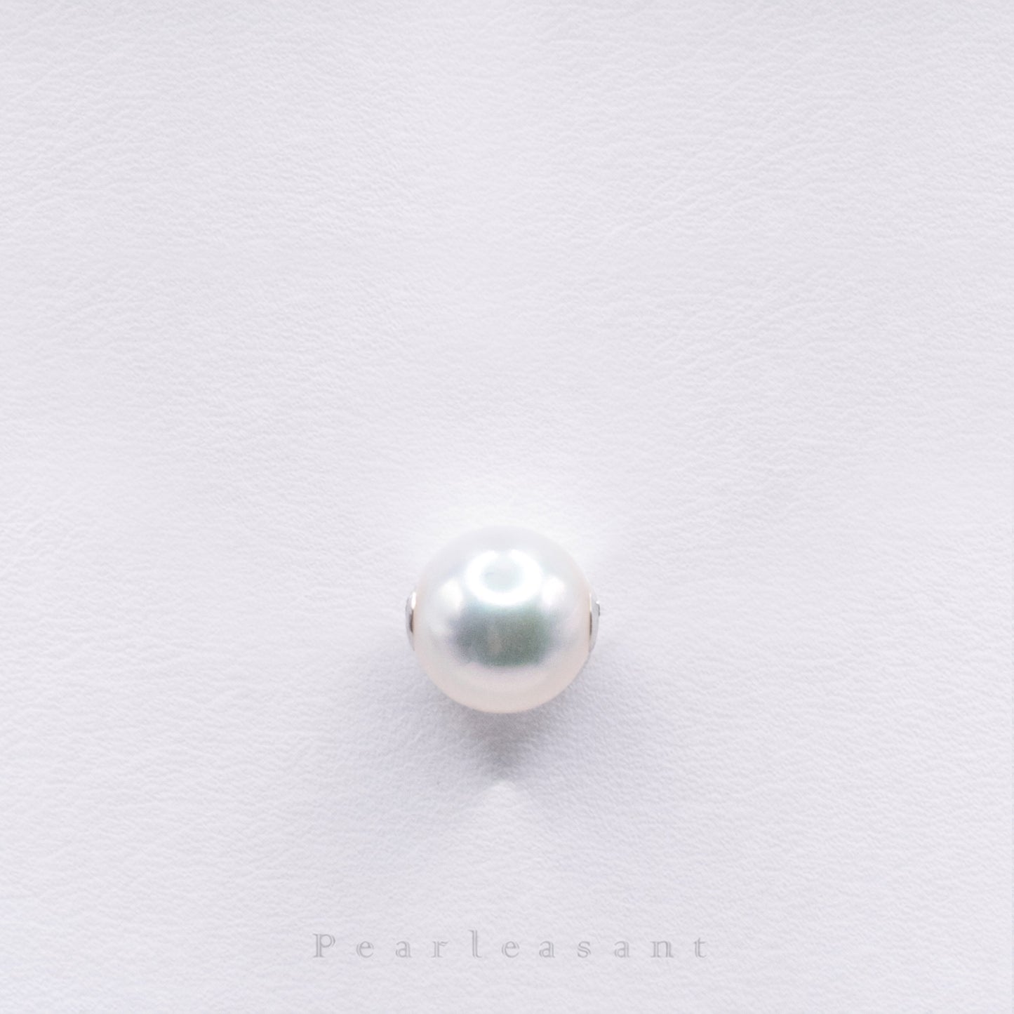 Hanadama Grade 9.0-9.5mm White Akoya Pearl Floating Pendant
