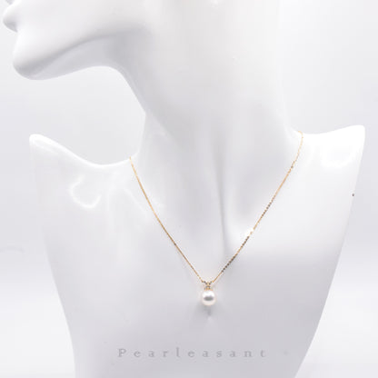 Hanadama Grade 8.5-9.0mm White Akoya Pearl Clove Pendant with Certificate